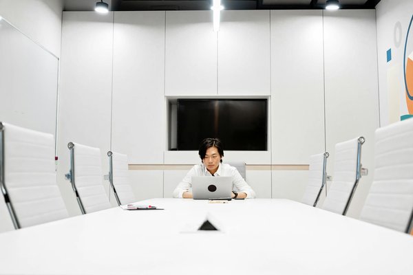 Quelle technologie de traçabilité pour assurer la conformité réglementaire dans l'industrie pharmaceutique ?